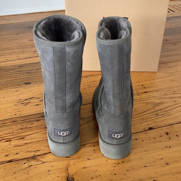 Gray Ugg boots - Picture 4 of 6